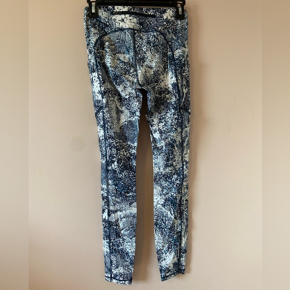 Lululemon leggings with pockets sz 4 - Picture 2 of 2